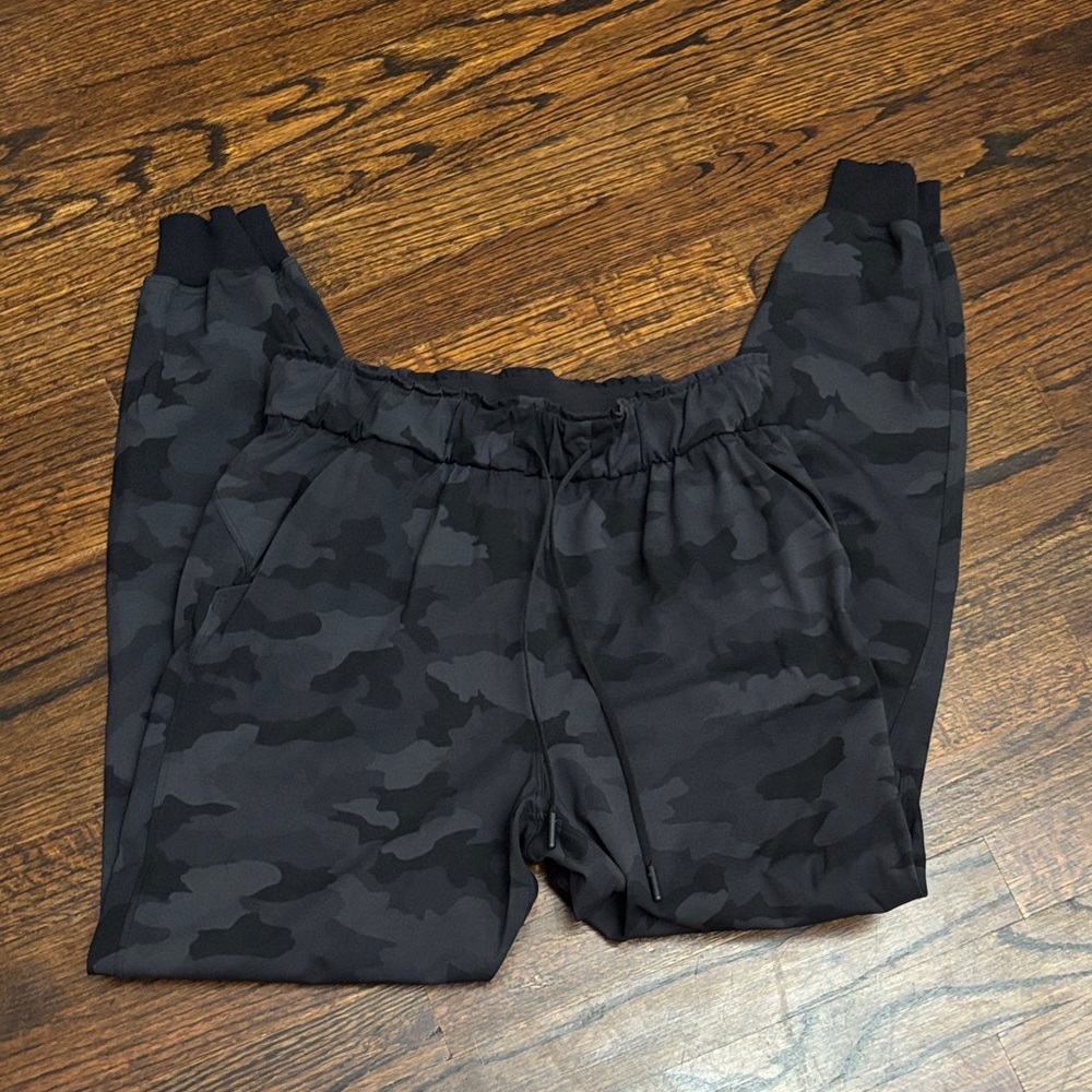 Lululemon  women’s Camouflage Jogger Pants